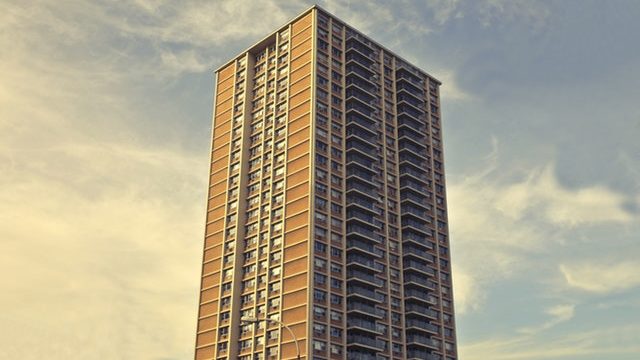 photo-of-a-high-rise-building-932328